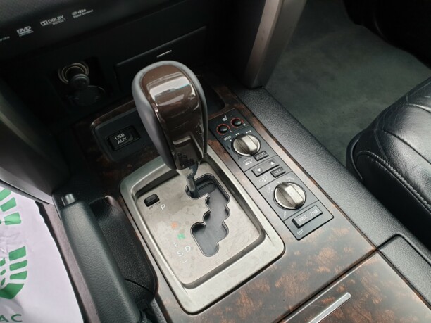 Toyota Land Cruiser J200, 7 мест, 2011 г.