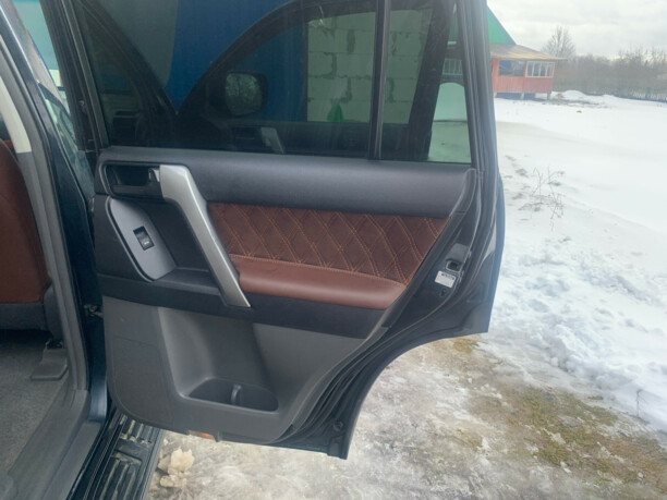 Toyota Land Cruiser Prado J150, 7 мест, 2011 г.