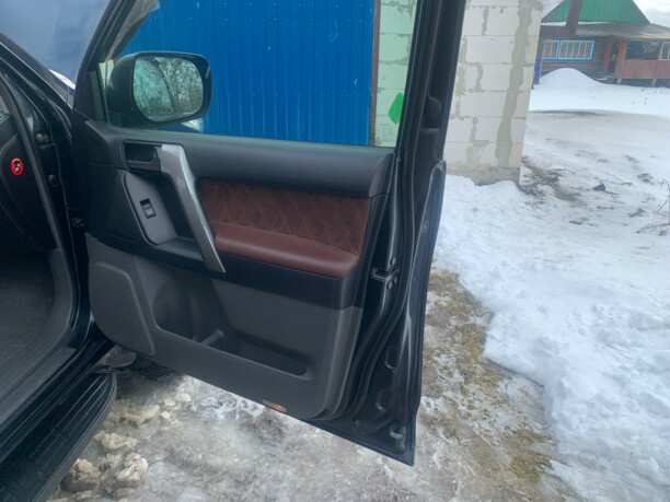 Toyota Land Cruiser Prado J150, 7 мест, 2011 г.