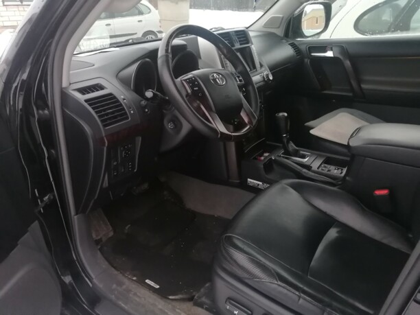 Toyota Land Cruiser Prado J150, 7 мест, 2010 г.