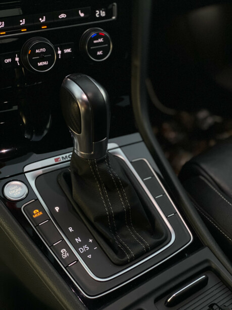 Volkswagen Golf R VII, 2015 г.