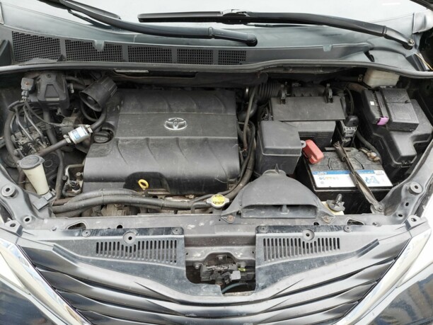 Toyota Sienna III (XL30), 7 мест, 2010 г.