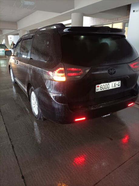 Toyota Sienna III (XL30), 7 мест, 2011 г.