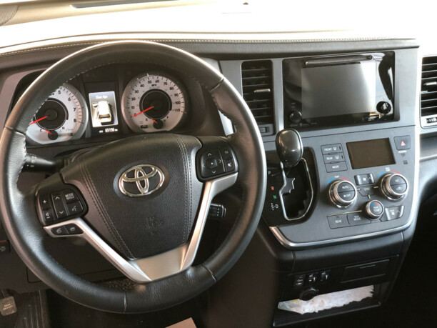 Toyota Sienna III (XL30), 7 мест, 2017 г.