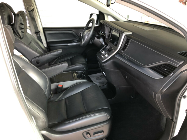 Toyota Sienna III (XL30), 7 мест, 2017 г.