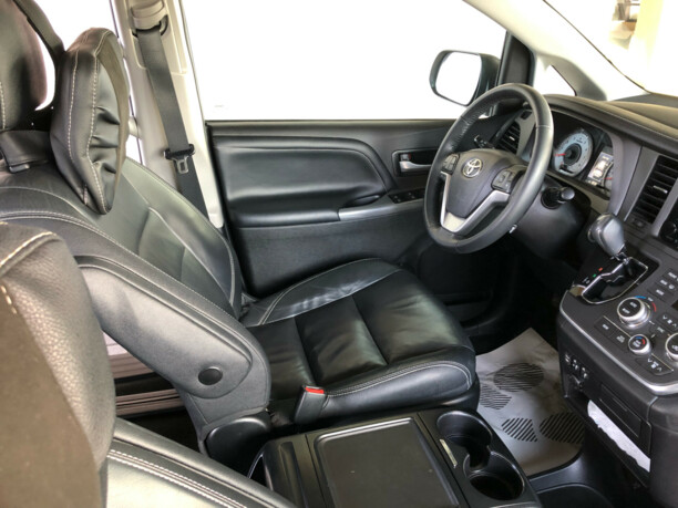 Toyota Sienna III (XL30), 7 мест, 2017 г.