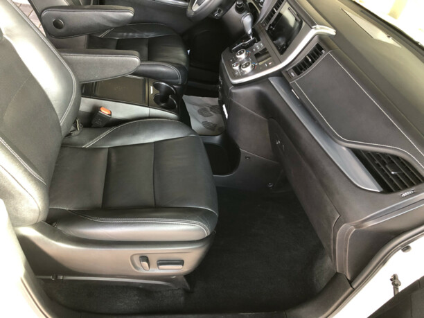 Toyota Sienna III (XL30), 7 мест, 2017 г.