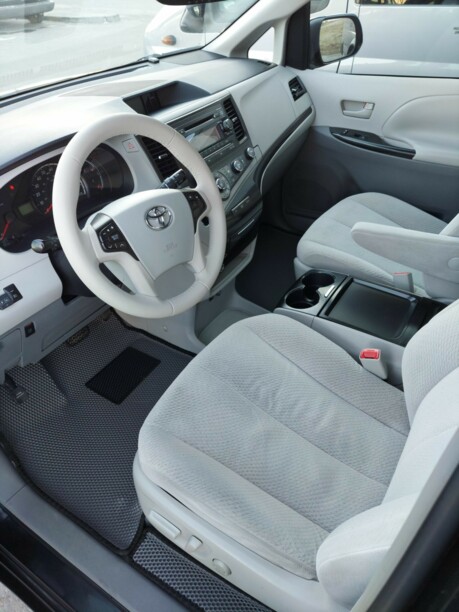 Toyota Sienna III (XL30), 7 мест, 2010 г.