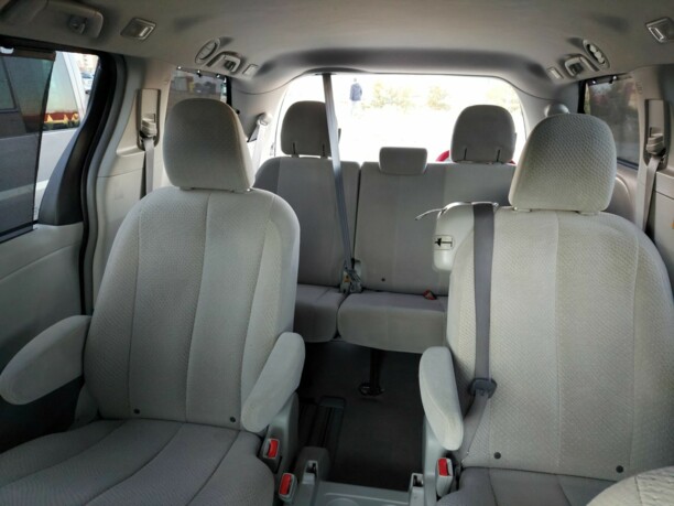 Toyota Sienna III (XL30), 7 мест, 2010 г.
