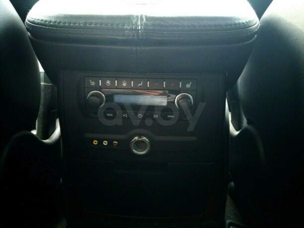 Cadillac Escalade III, 7 мест, 2011 г.