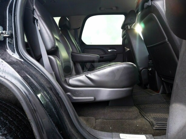 Cadillac Escalade III, 7 мест, 2011 г.