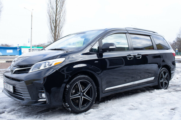 Toyota Sienna III (XL30), 7 мест, 2018 г.