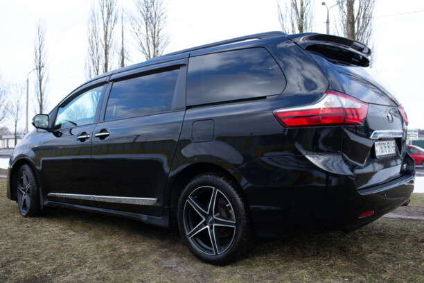 Toyota Sienna III (XL30), 7 мест, 2018 г.