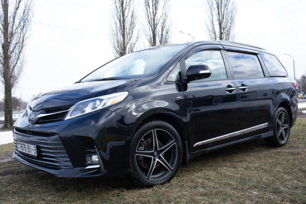 Toyota Sienna III (XL30), 7 мест, 2018 г.