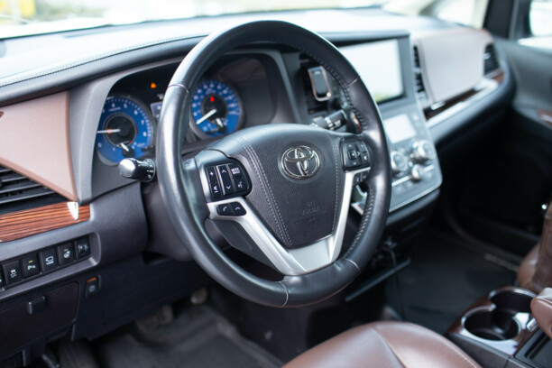 Toyota Sienna III (XL30), 7 мест, 2018 г.