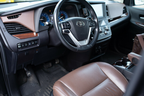 Toyota Sienna III (XL30), 7 мест, 2018 г.