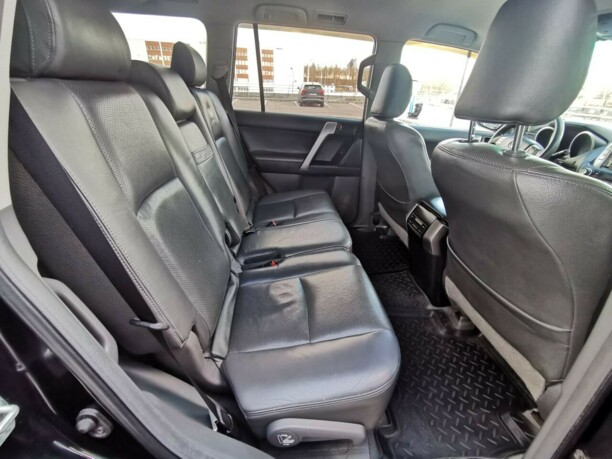 Toyota Land Cruiser Prado J150, 7 мест, 2010 г.