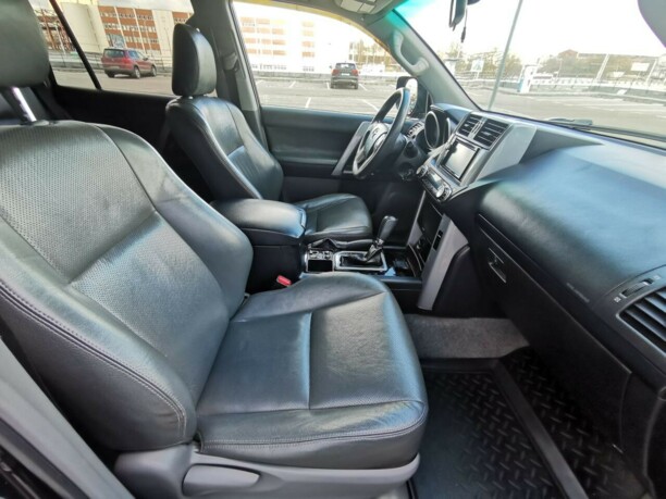 Toyota Land Cruiser Prado J150, 7 мест, 2010 г.