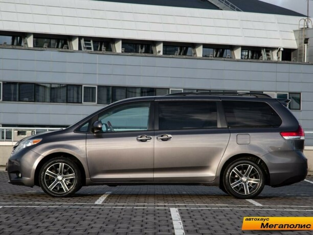 Toyota Sienna III (XL30), 2011 г.
