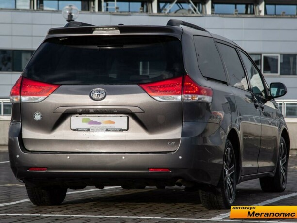 Toyota Sienna III (XL30), 2011 г.