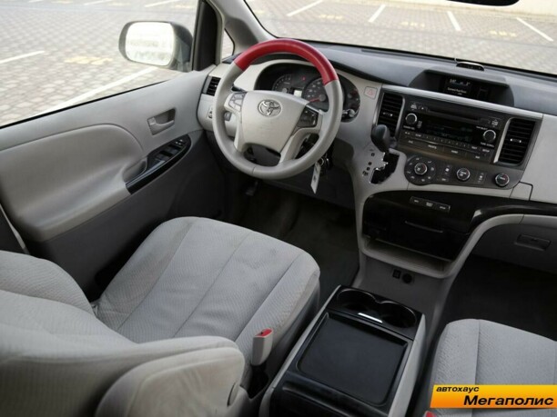 Toyota Sienna III (XL30), 2011 г.
