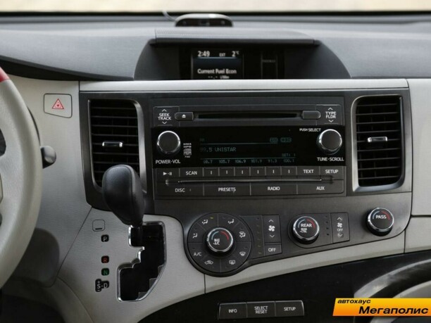 Toyota Sienna III (XL30), 2011 г.