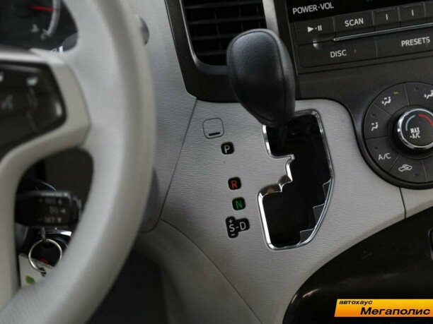 Toyota Sienna III (XL30), 2011 г.