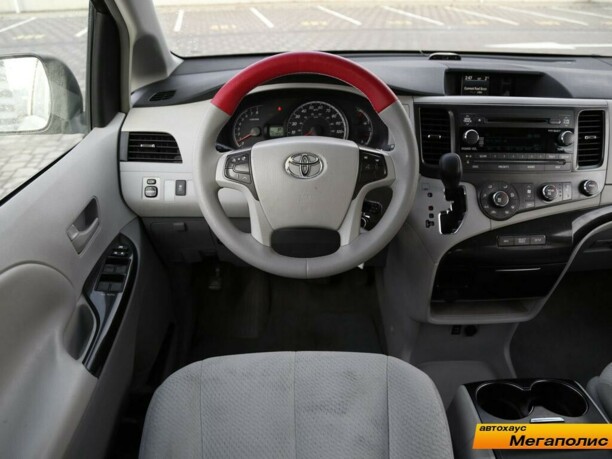 Toyota Sienna III (XL30), 2011 г.