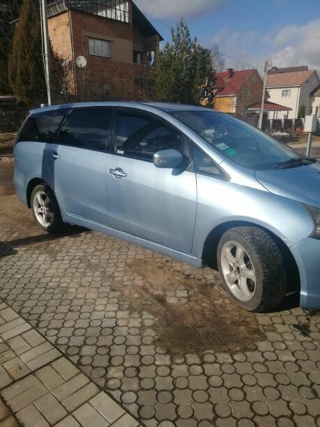 Mitsubishi Grandis, 7 мест, 2005 г.