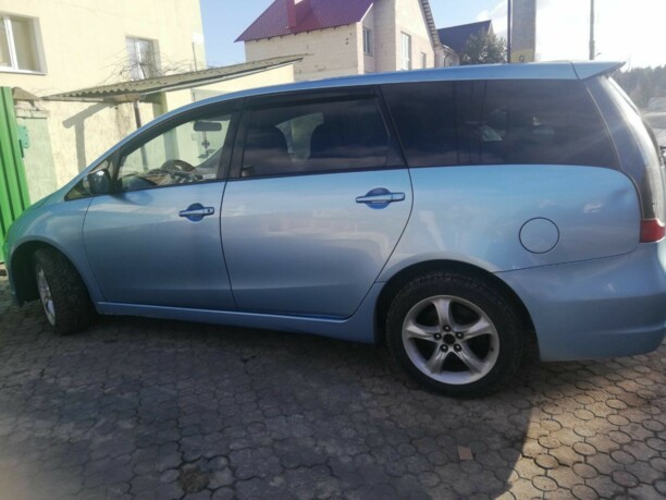 Mitsubishi Grandis, 7 мест, 2005 г.