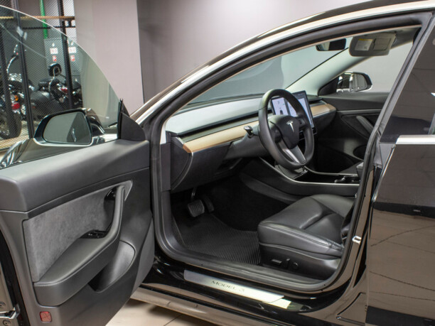 Tesla Model 3, 2019 г.