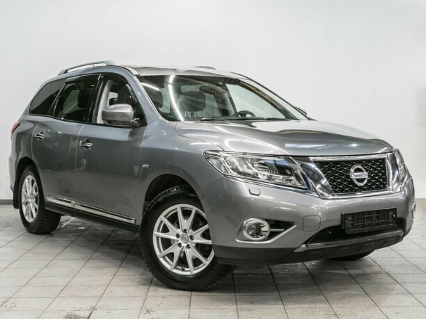 Nissan Pathfinder R52, 7 мест, 2015 г.