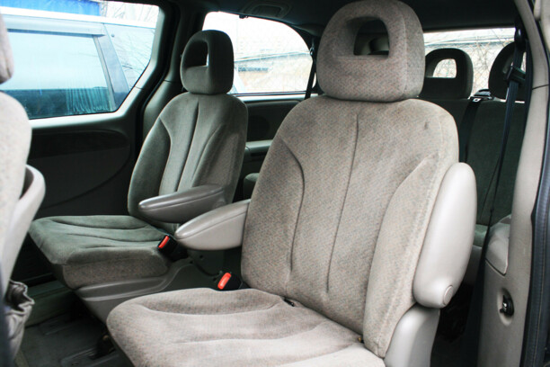 Chrysler Grand Voyager IV, 7 мест, 2001 г.