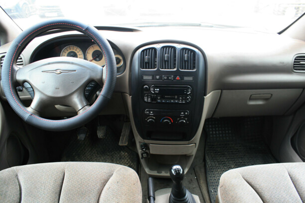 Chrysler Grand Voyager IV, 7 мест, 2001 г.