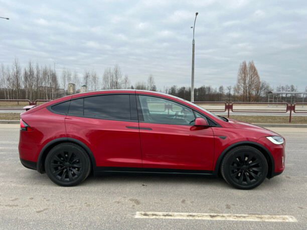 Tesla Model X, 6 мест, 2016 г.