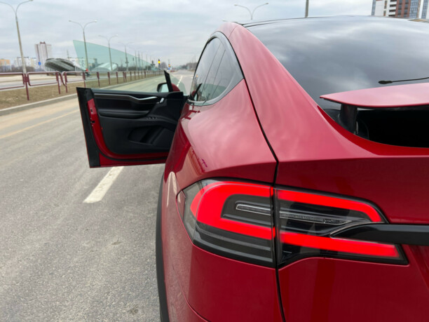 Tesla Model X, 6 мест, 2016 г.