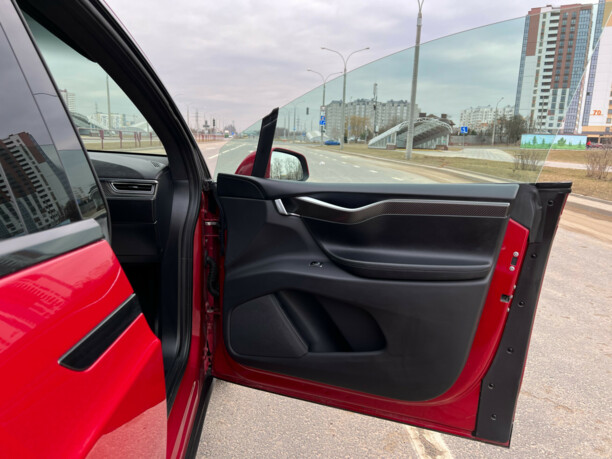 Tesla Model X, 6 мест, 2016 г.