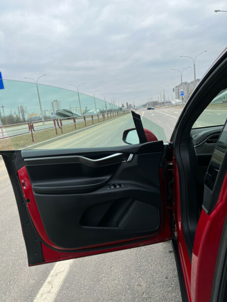 Tesla Model X, 6 мест, 2016 г.