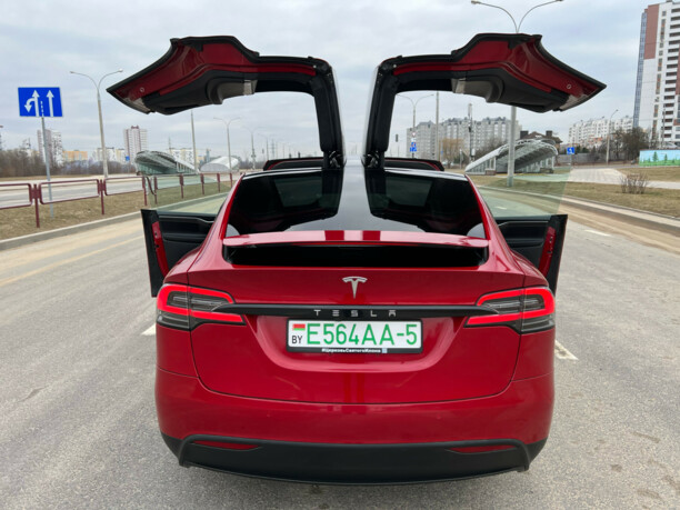 Tesla Model X, 6 мест, 2016 г.