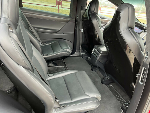 Tesla Model X, 6 мест, 2016 г.