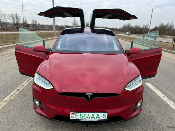 Tesla Model X, 6 мест, 2016 г.