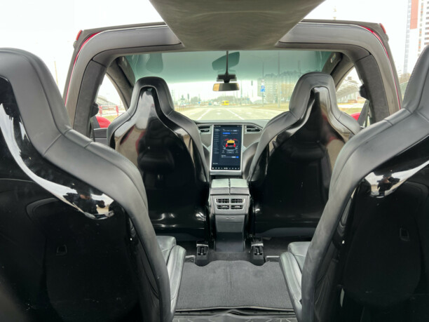 Tesla Model X, 6 мест, 2016 г.