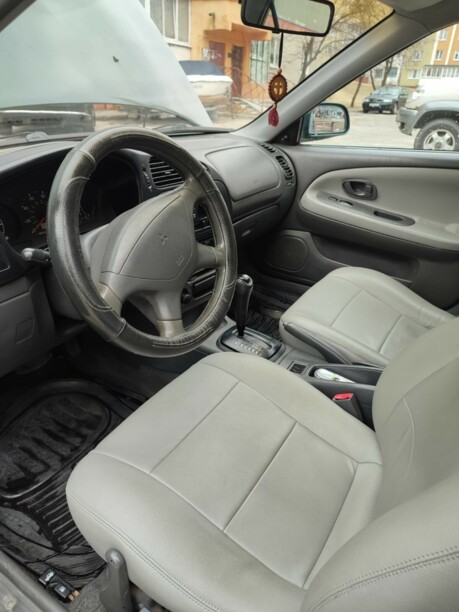 Mitsubishi Mirage V, 1999 г.
