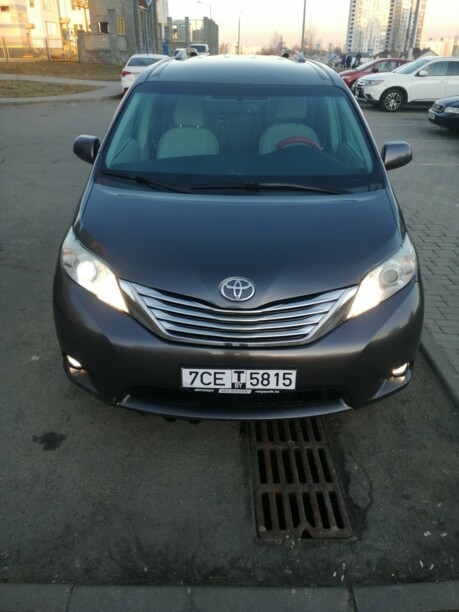 Toyota Sienna III (XL30), 7 мест, 2011 г.