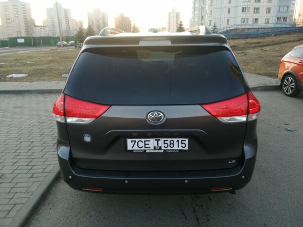 Toyota Sienna III (XL30), 7 мест, 2011 г.
