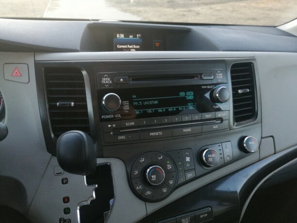 Toyota Sienna III (XL30), 7 мест, 2011 г.