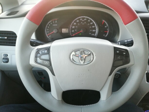 Toyota Sienna III (XL30), 7 мест, 2011 г.