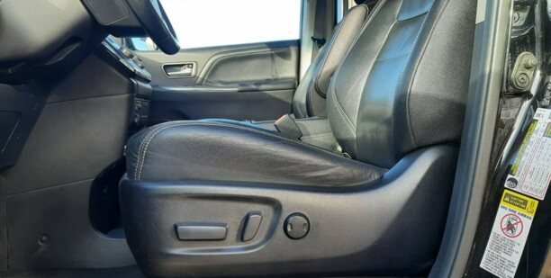 Toyota Sienna III (XL30) · 2-й рестайлинг, 7 мест, 2017 г.