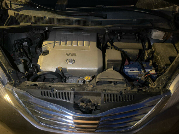 Toyota Sienna III (XL30), 7 мест, 2011 г.