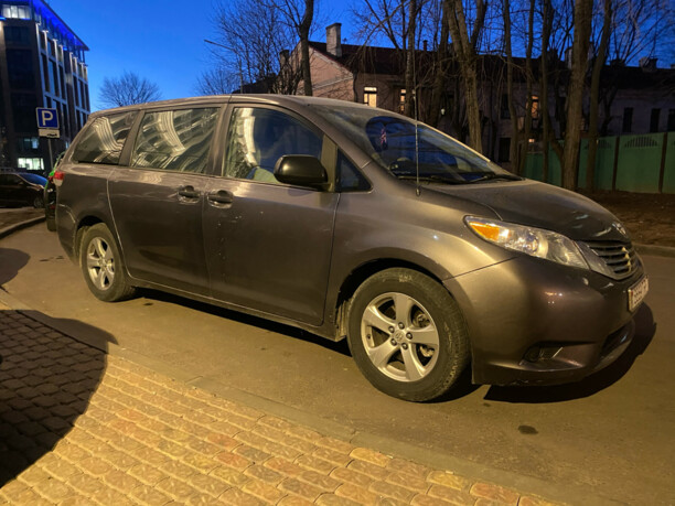 Toyota Sienna III (XL30), 7 мест, 2011 г.